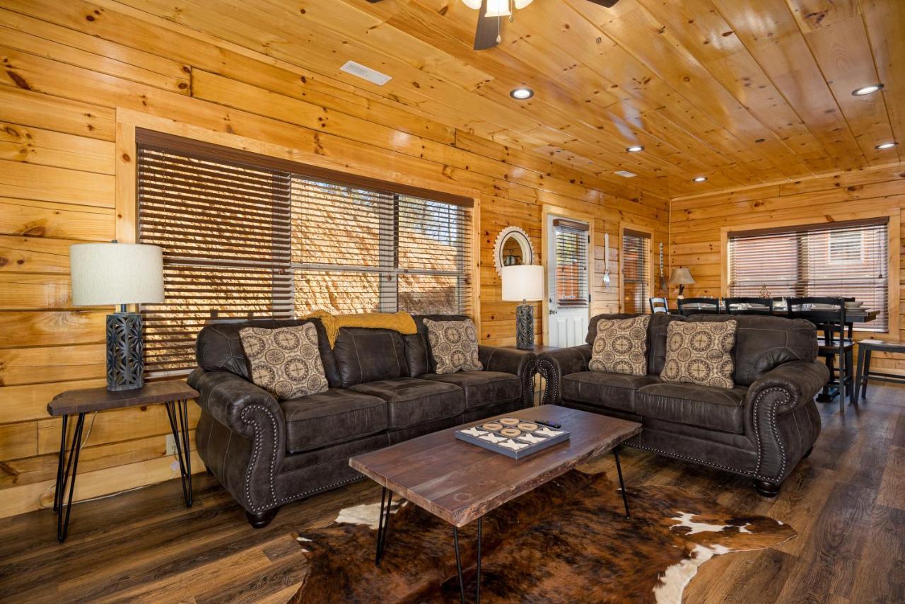 5Bd5B Escape Cabin With 2 Hottubs, Thtr &Game Rm,1Mi To The Parkway! 4Mi To Dollywood - Spring Deal Пиджен Фордж Екстериор снимка
