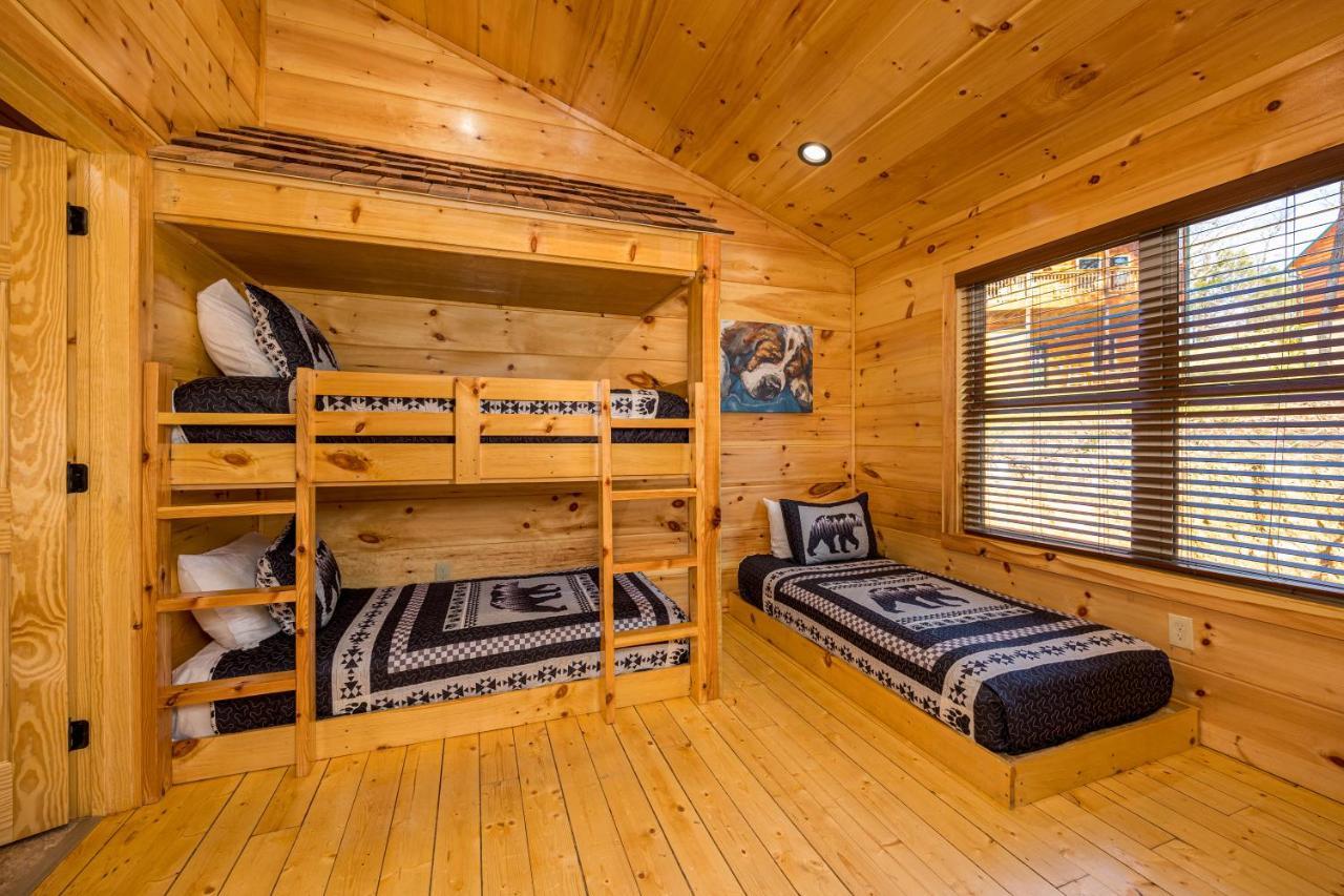 5Bd5B Escape Cabin With 2 Hottubs, Thtr &Game Rm,1Mi To The Parkway! 4Mi To Dollywood - Spring Deal Пиджен Фордж Екстериор снимка