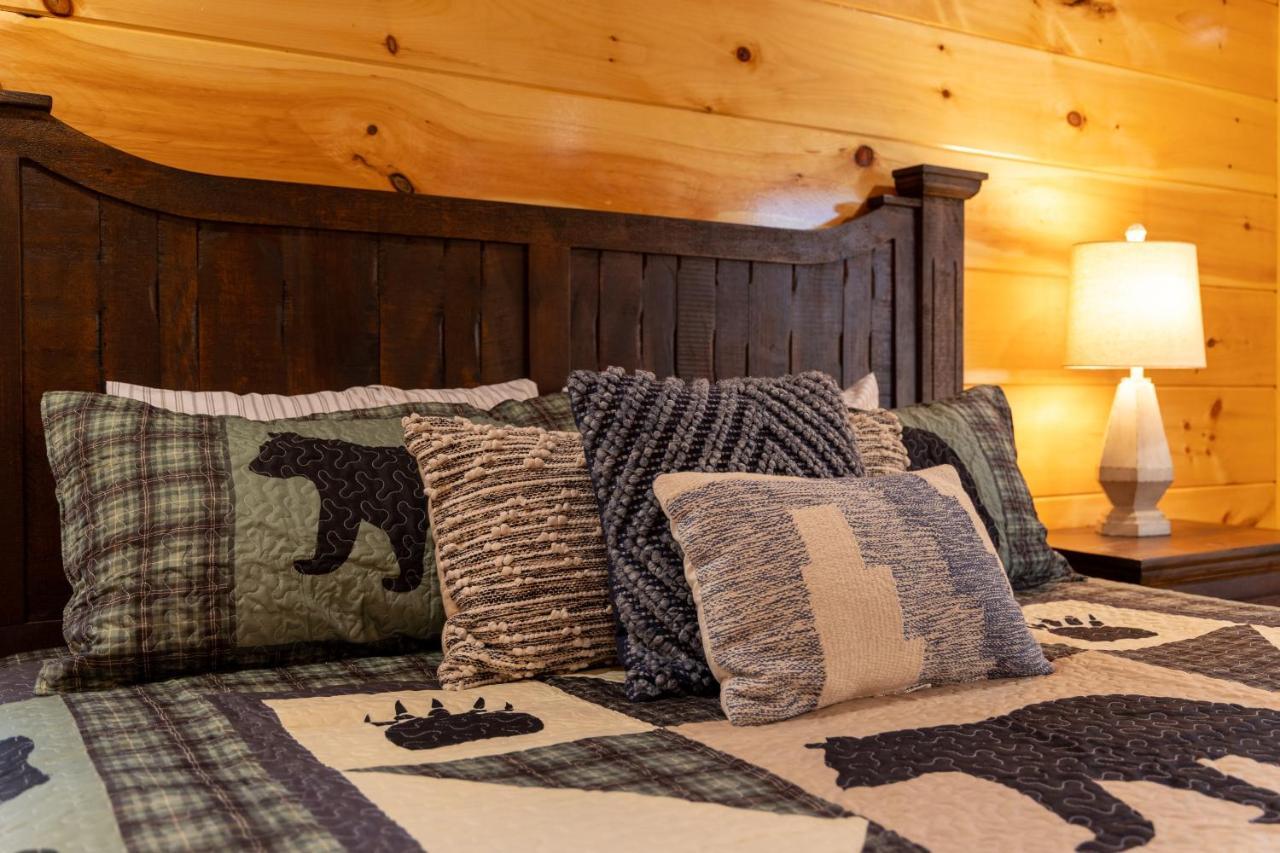 5Bd5B Escape Cabin With 2 Hottubs, Thtr &Game Rm,1Mi To The Parkway! 4Mi To Dollywood - Spring Deal Пиджен Фордж Екстериор снимка