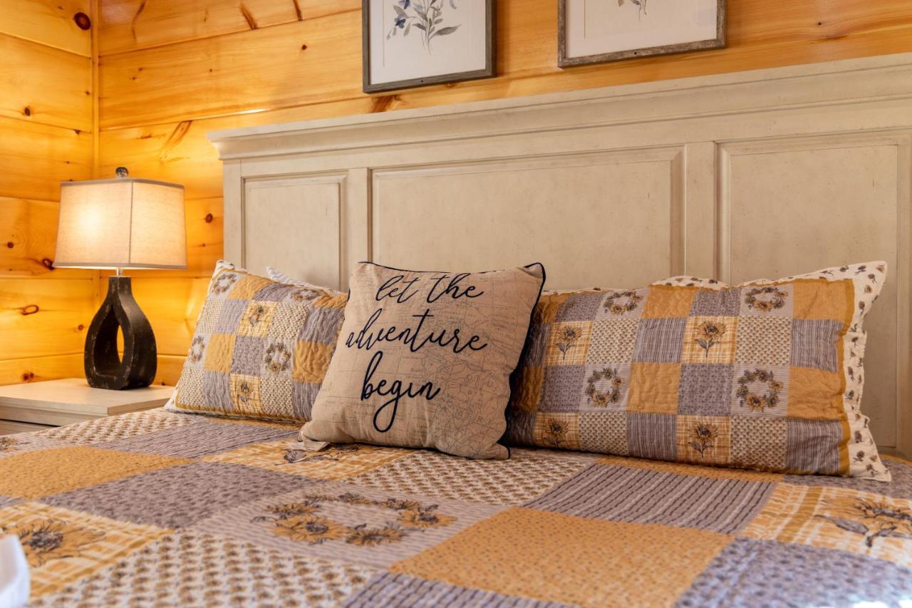 5Bd5B Escape Cabin With 2 Hottubs, Thtr &Game Rm,1Mi To The Parkway! 4Mi To Dollywood - Spring Deal Пиджен Фордж Екстериор снимка