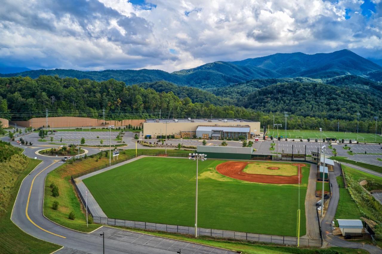 5Bd5B Escape Cabin With 2 Hottubs, Thtr &Game Rm,1Mi To The Parkway! 4Mi To Dollywood - Spring Deal Пиджен Фордж Екстериор снимка
