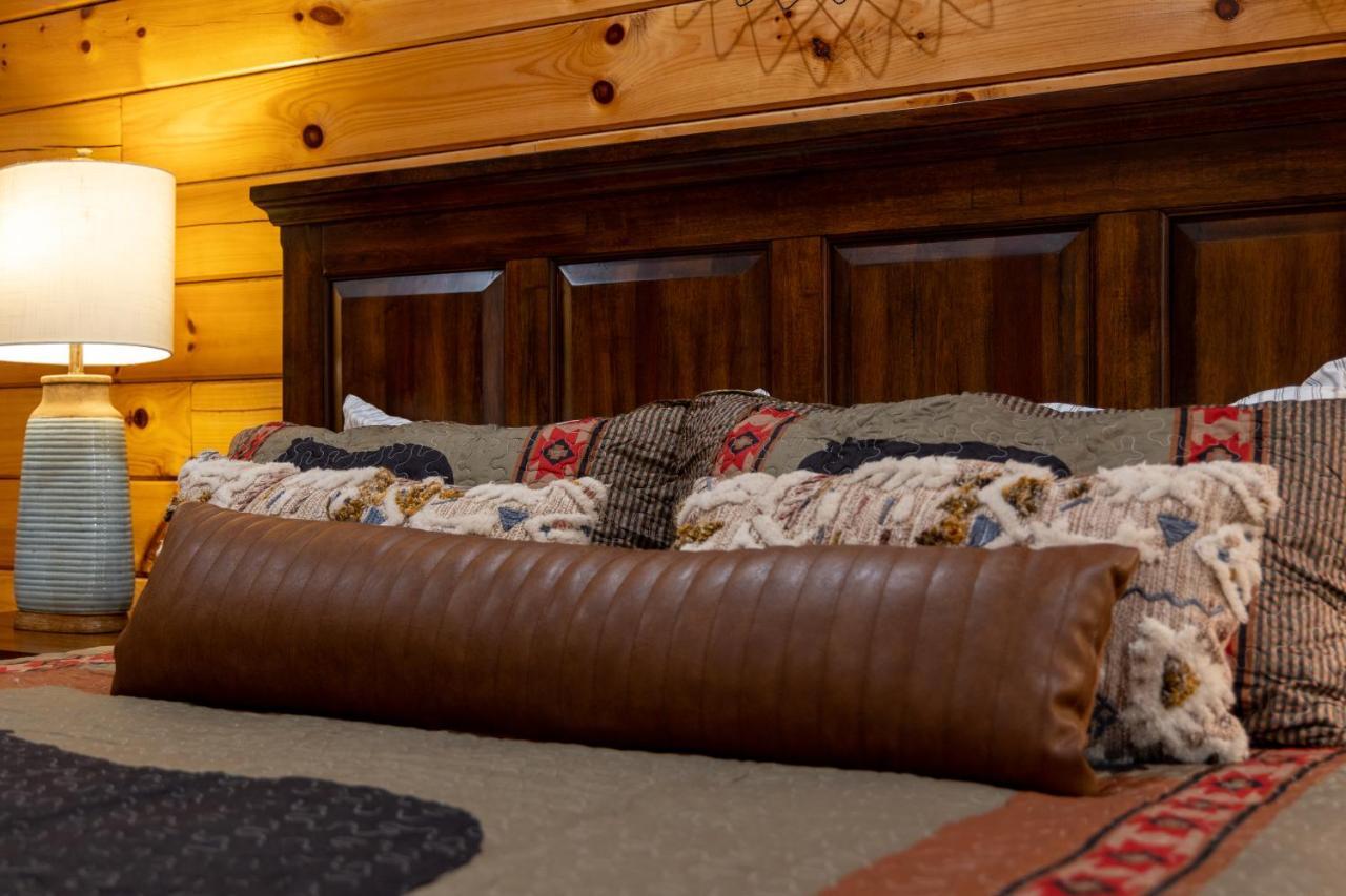 5Bd5B Escape Cabin With 2 Hottubs, Thtr &Game Rm,1Mi To The Parkway! 4Mi To Dollywood - Spring Deal Пиджен Фордж Екстериор снимка