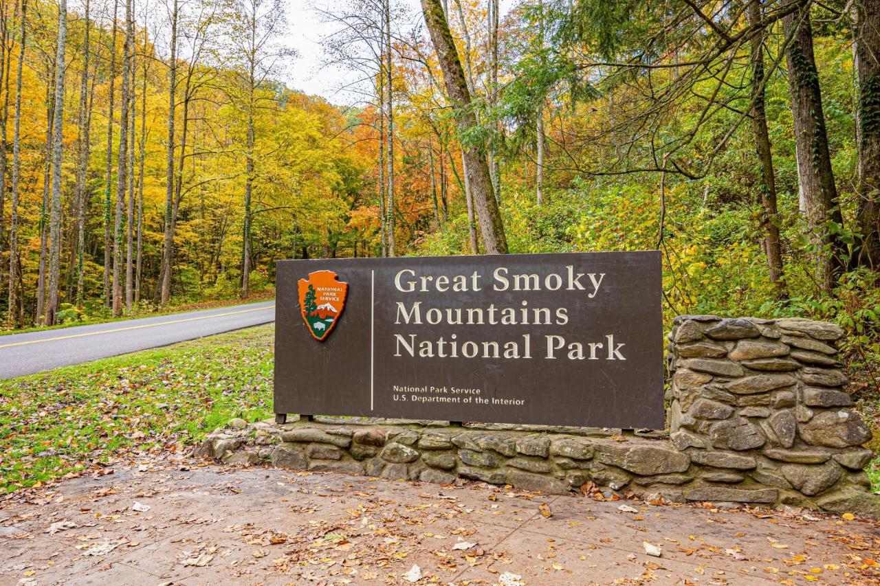 5Bd5B Escape Cabin With 2 Hottubs, Thtr &Game Rm,1Mi To The Parkway! 4Mi To Dollywood - Spring Deal Пиджен Фордж Екстериор снимка