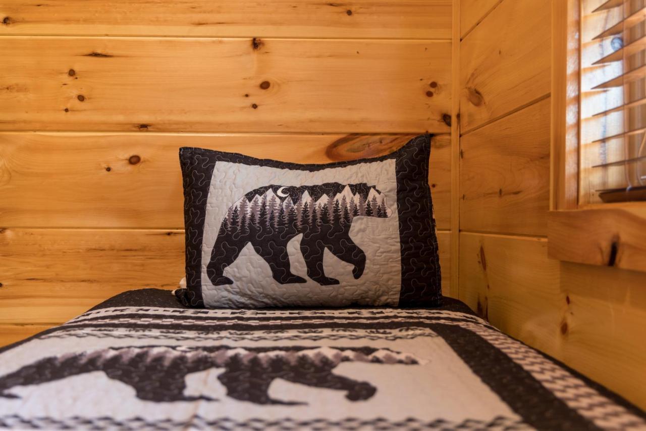 5Bd5B Escape Cabin With 2 Hottubs, Thtr &Game Rm,1Mi To The Parkway! 4Mi To Dollywood - Spring Deal Пиджен Фордж Екстериор снимка