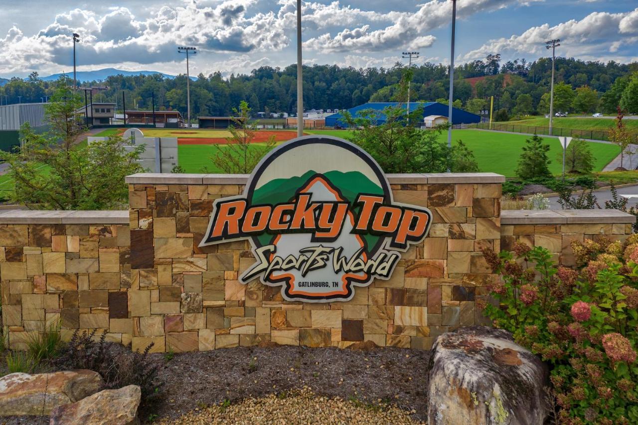 5Bd5B Escape Cabin With 2 Hottubs, Thtr &Game Rm,1Mi To The Parkway! 4Mi To Dollywood - Spring Deal Пиджен Фордж Екстериор снимка